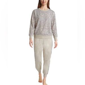 Splendid women long sleeve top and jogger Leopard Lounge Set